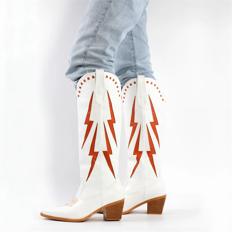 Kvinnors vita knähöga western-boots med orange blixtbroderi - Bild 4